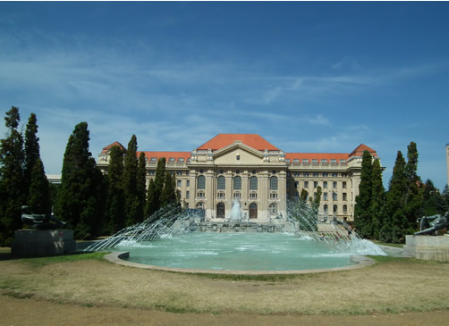 Universität zu Debrecen; Hauptgebäude