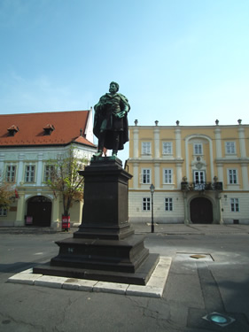 Györ: Kisfaludy-Denkmal