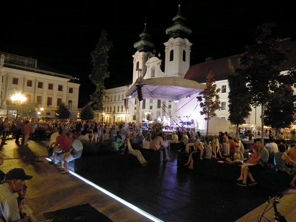 Györ: Festival der Barockhochzeit am Széchenyi tér