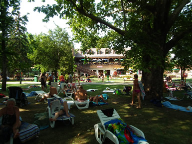 Burgbad Gyula, Schlosspark