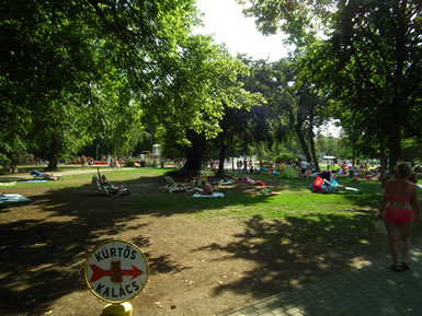 Burgbad zu Gyula, Parkanlage