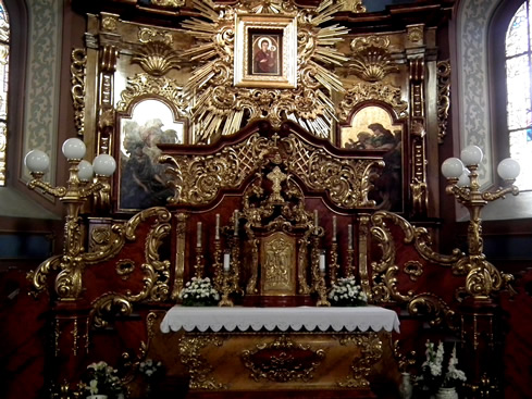 Máriapócs, Wallfahrtskirche: Altar an der Nordseite mit Schwarzer Madonna