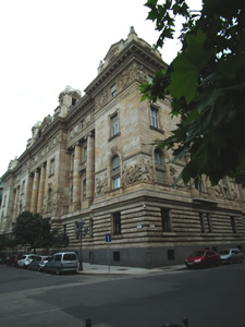 Ungarische Nationalbank, Westseite (gegen Freiheitsplatz)