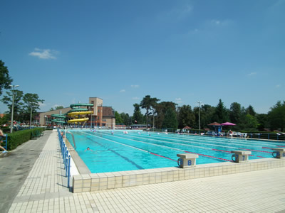 Schwimmbecken