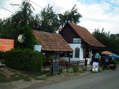 Straßenbüfé neben der Wassermühle in Túristvándi
